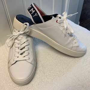 Tommy Hilfiger size 10. Tennis shoes with Back elastic logo (T♥️MMY) strap.
